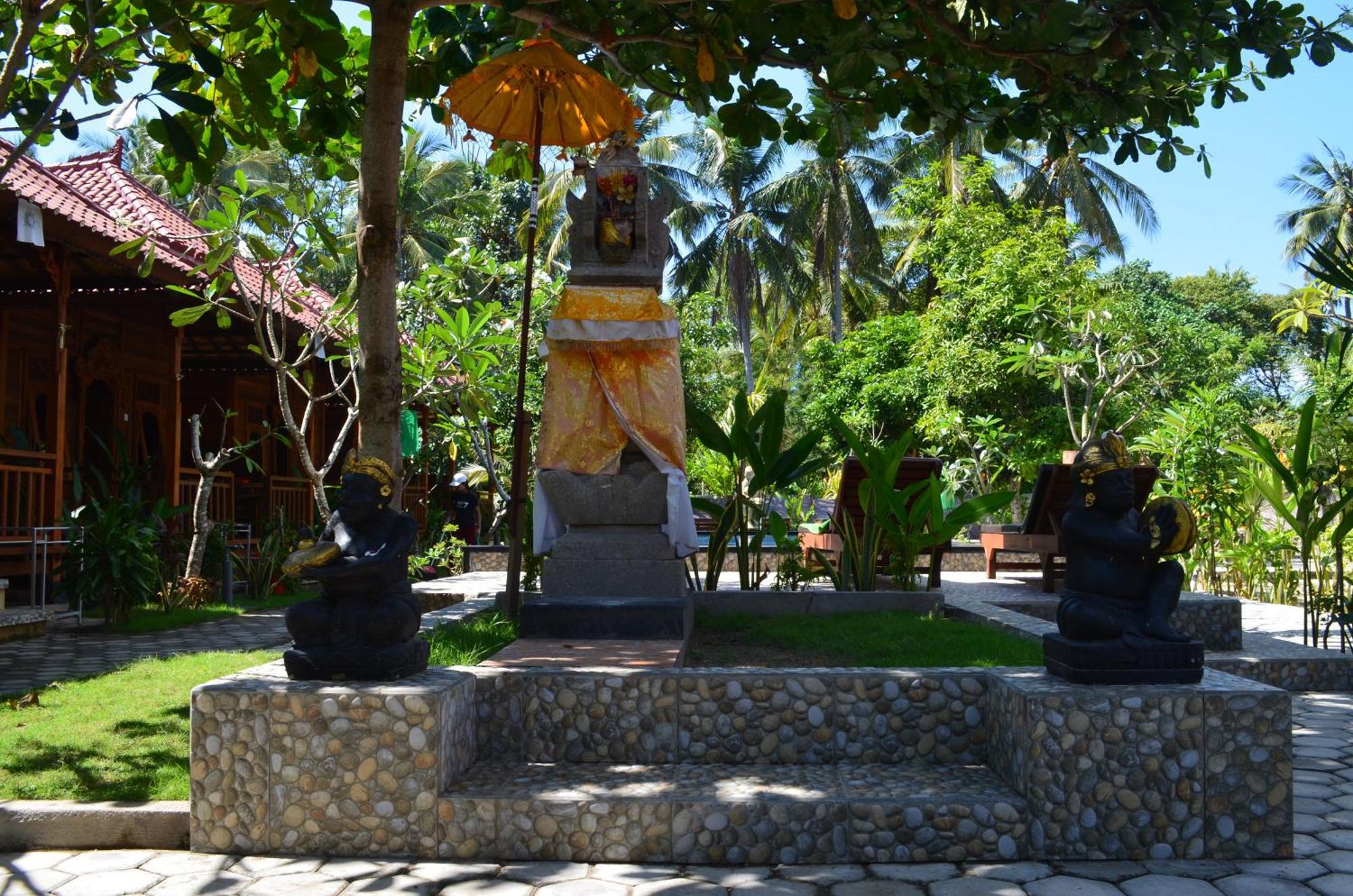 Putra 7 Cottage Nusa Lembongan  Exterior photo